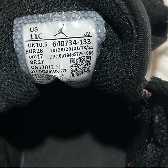 Nike Jordan 1 Mid in Arctic Orange Black Toe Kids 11C - Picture 8 of 8